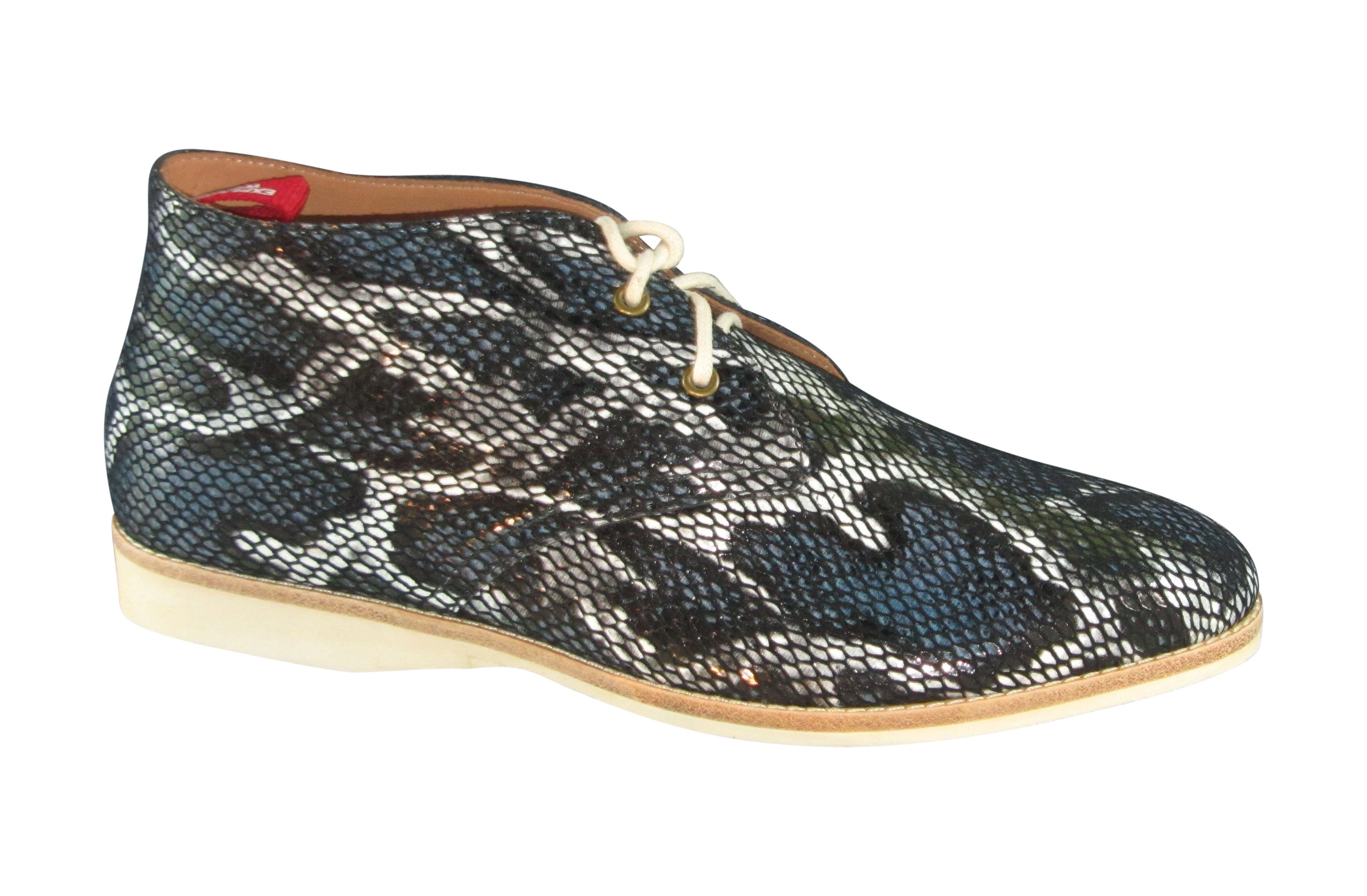 rollie chukka